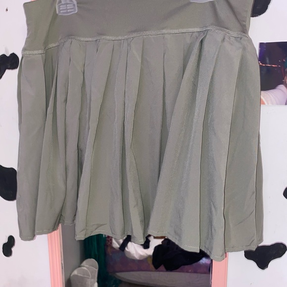 green athletic skirt / swim skirt size L (11-13) - Picture 2 of 4